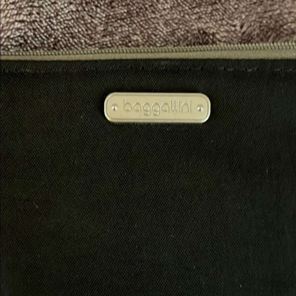 Baggallini Black Wristlet